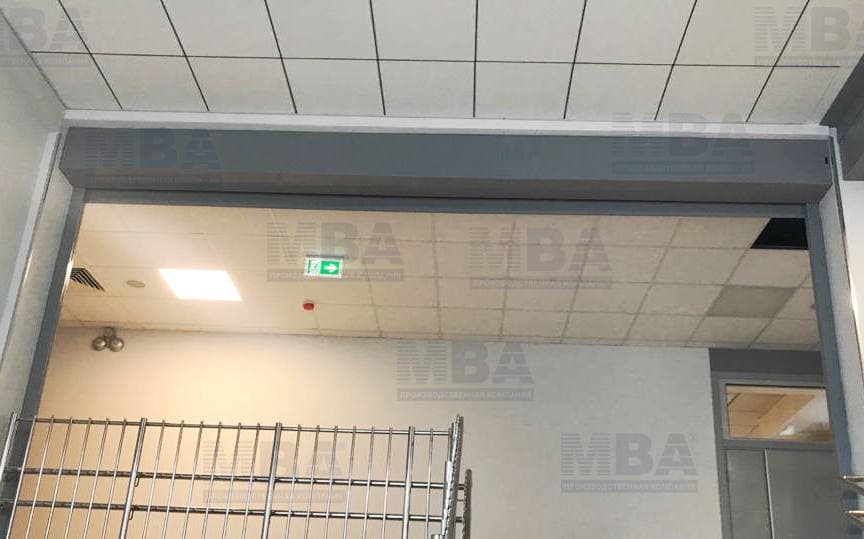 штора противопожарная в интерьере школы